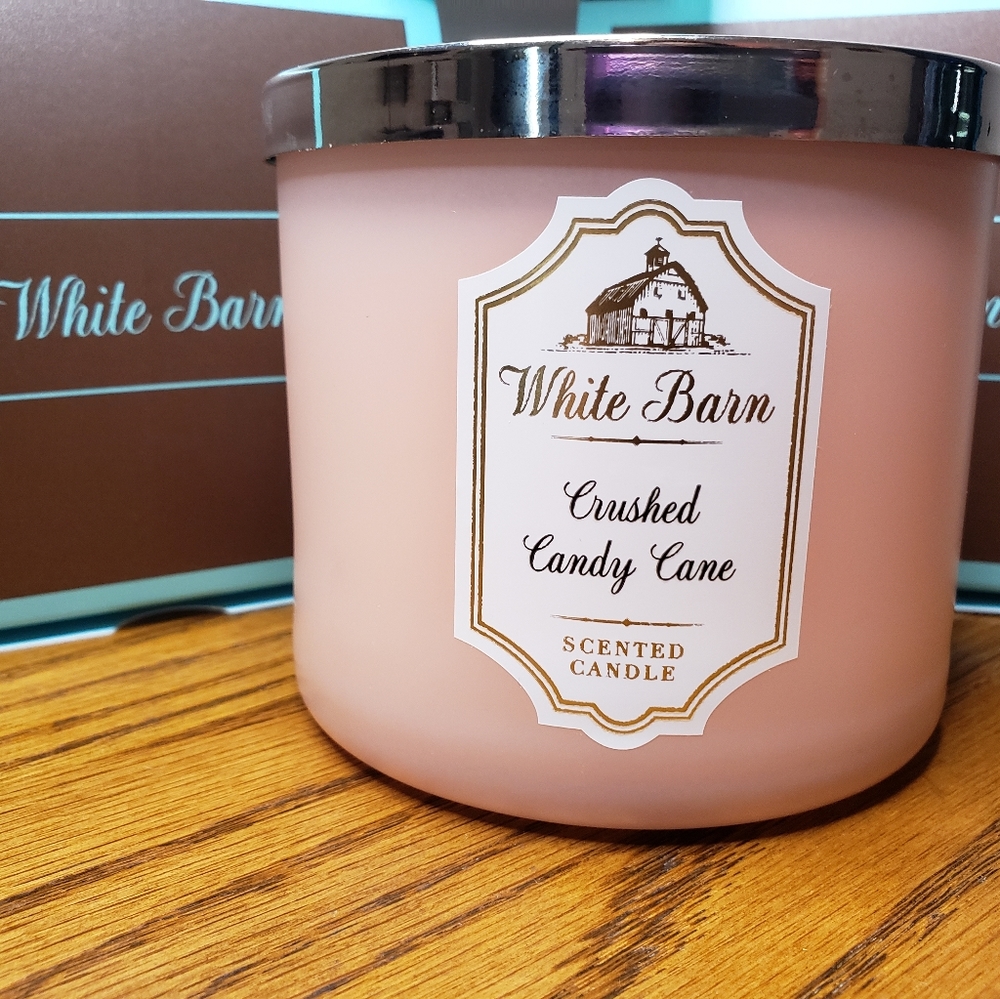 Bath & Body Works / WB Crushed Candy Cane 3-Wick Candle